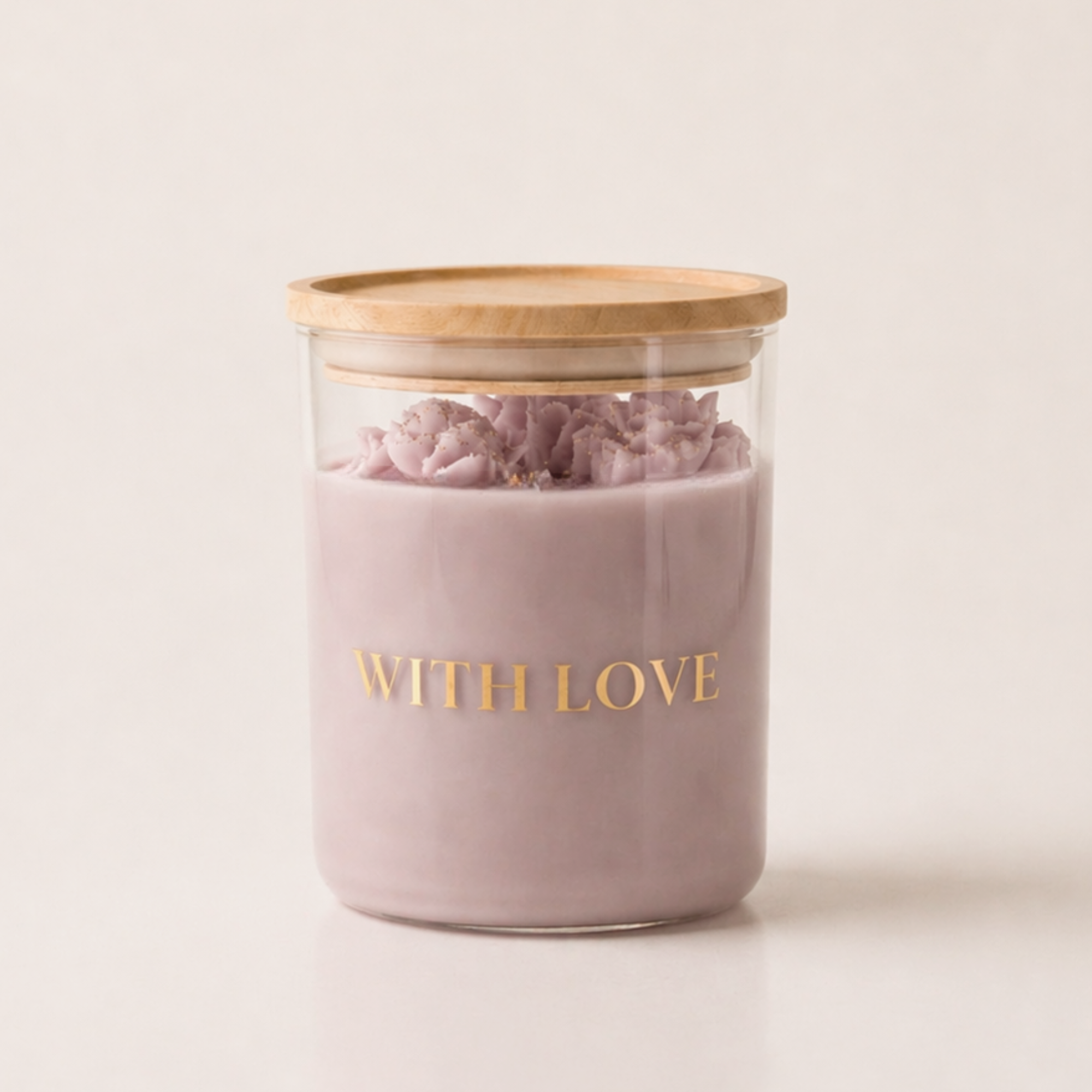 With Love geurkaars in mauve roze met gouden letters, gegoten roosjes en houten deksel. Loesieloe