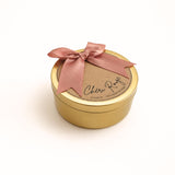 Loesieloe Framboise Rosée Golden Fruity Candle van natuurlijke sojawas met framboos, appel en rode peper geur.
Framboise Rosée Golden Fruity Candle made from natural soy wax with raspberry, apple and red pepper scent.